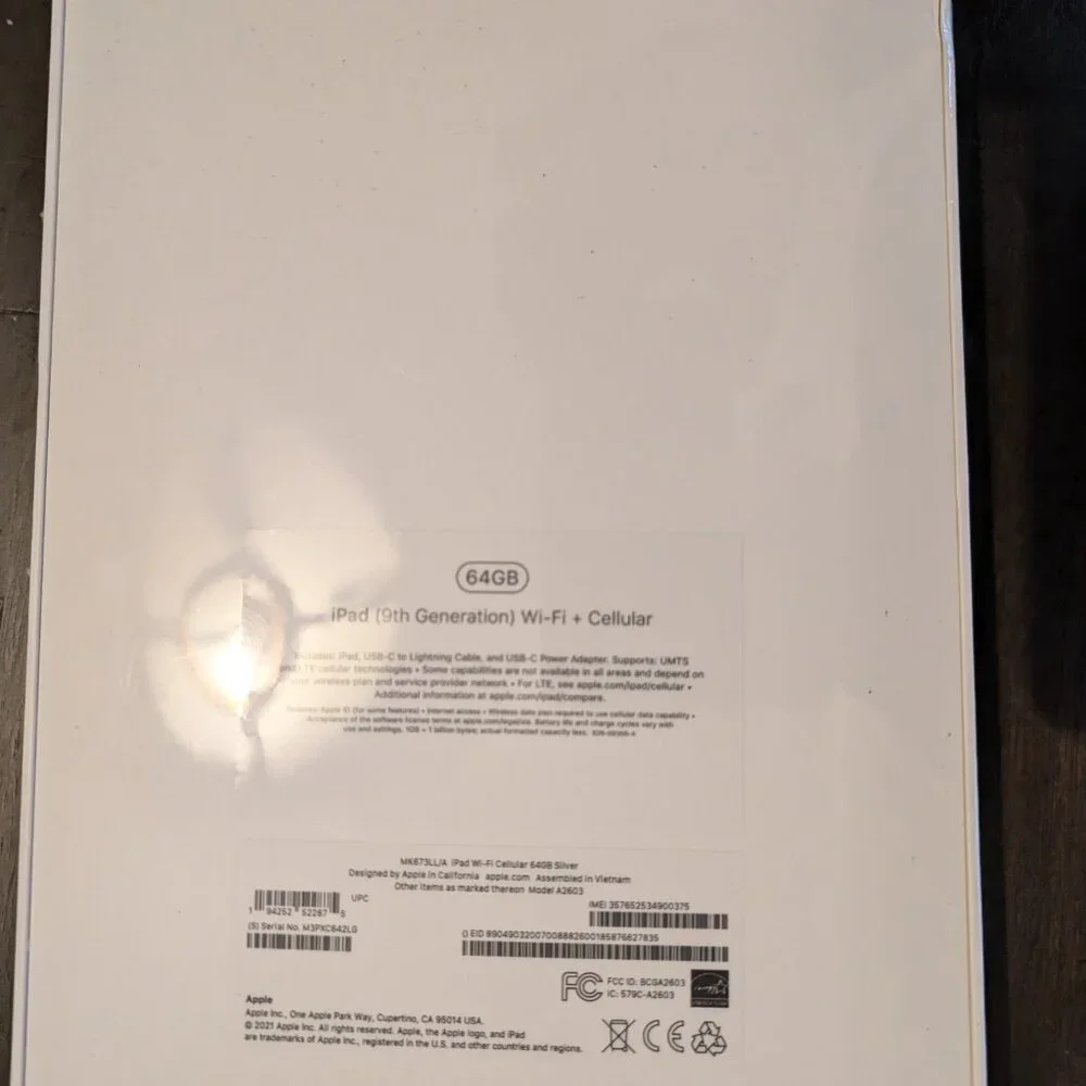 Apple Silver Tablet with Advanced Features